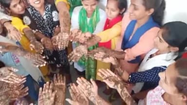 सोनपुर: सोनपुर के गांधी आश्रम स्थित जन शिक्षण संस्थान में मेहंदी प्रतियोगिता कार्यक्रम का हुआ आयोजन