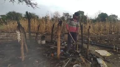 रहटगांव: ग्राम झाड़बिड़ा में अज्ञात कारणों से किसान के खेत में बनी झोपड़ी में लगी आग, नगदी समेत गृहस्थी का सामान जलकर हुआ राख