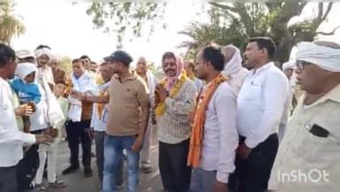 जतारा: बम्होरी कला गांव से 11 श्रद्धालुओ को चारों धाम के लिए हुए रवाना, सरपंच ने फूल माला पहना कर किया स्वागत