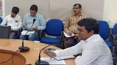 नीमच नगर: कलेक्‍टोरेट सभाकक्ष नीमच में सीईओ ने ई जनसुनवाई के माध्‍यम से पॉच ग्राम पंचायतों की सुनी समस्‍याएं