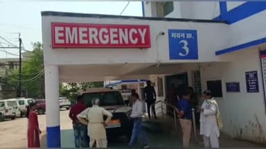 नरसिंहपुर: चीचली रोड पर अज्ञात वाहन की टक्कर से घायल हुए व्यक्ति का जिला अस्पताल में किया जा रहा उपचार