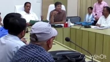 शाहजहांपुर: कलेक्ट्रेट सभागार में डीएम की अध्यक्षता में निशुल्क और अनिवार्य बाल शिक्षा अधिकार को लेकर बैठक का हुआ आयोजन