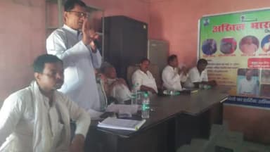 विभूतिपुर: ग्राम कचहरी भवन आदर्श चौक विभूतिपुर पूरब में अखिल भारतीय पान महासंघ प्रखंड इकाई विभूतिपुर की बैठक हुई संपन्न