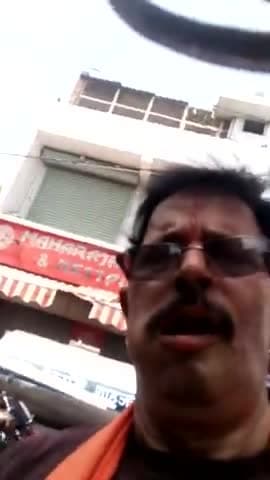 कचहरी परिसर के पास पुलिस अधीक्षक कार्यालय के सामने वाली रोड पर भक्तों द्वारा बालाजी महाराज का विशाल भंडारा