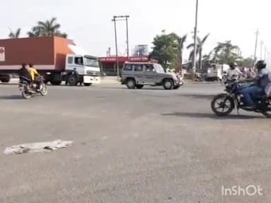 गोरखपुर: ग्राम जसुलीपार में सड़क दुर्घटना में दो लोग हुए घायल, अस्पताल में उपचार जारी