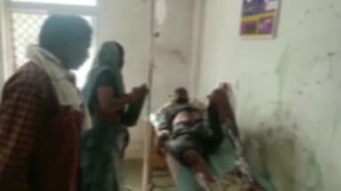 सिरोंज: ग्राम पंचायत चितावर के पास तेज़ रफ़्तार मोटरसाइकिल अनियंत्रित होकर गिरी, 2 लोग हुए घायल