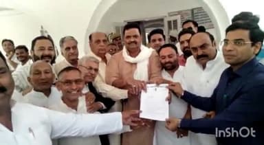 मुज़फ्फरनगर: आरएलडी नेताओं ने डीएम कार्यालय पर प्रदर्शन कर बृजभूषण शरण की गिरफ्तारी की मांग को लेकर एडीएम एफ को सौंपा ज्ञापन