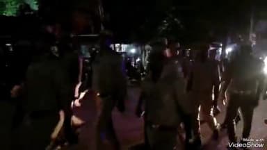 कादीपुर: करौंदीकला पुलिस टीम द्वारा क्षेत्र में पैदल गश्त कर जनता को दिलाया गया सुरक्षा का भरोसा।