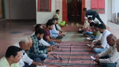 अशोक नगर: कर्नाटक में कांग्रेस की जीत के बाद हनुमान मंदिर पहुंचे कांग्रेसी कार्यकर्ता, हनुमान चालीसा का किया पाठ