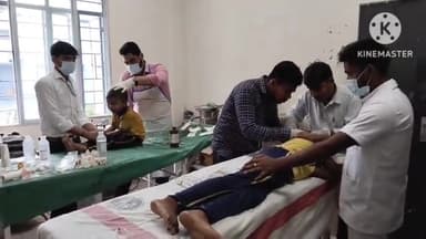 बिहार: बिंद के जहाना गांव में निजी स्कूल की वाहन और मोटरसाइकिल के बीच हुई टक्कर में एक दर्जन बच्चे हुए जख्मी