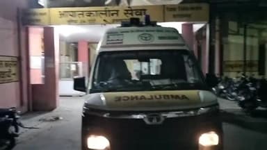 मुरादाबाद: वंडर लैंड फ्लाईओवर पर कार ने बाइक में पीछे से मारी टक्कर, 1 बाइक सवार हुआ घायल