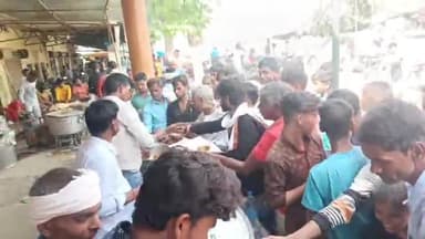 रामनगर: मसौली में सपा कार्यकर्ताओं ने किया प्रसाद वितरण, हजारों लोगों ने किया प्रसाद ग्रहण