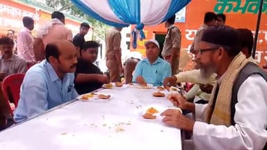 शाहजहांपुर: कांट थाने में आयोजित विशाल भंडारा कार्यक्रम में पहुंचे अधिशासी अधिकारी सहित कई उच्च अधिकारी, किया प्रसाद ग्रहण