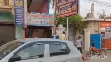 गोंडा: सर्कुलर रोड पर ब्लू लाउंज के बाहर छात्रों के दो गुटों में हुई जमकर मारपीट, वीडियो सोशल मीडिया पर हो रहा वायरल