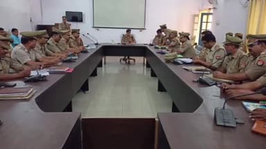 गोरखपुर: एसपी रेलवे गोरखपुर ने थाना एवं चौकी प्रभारियों को दिए निर्देश अपराधियों पर गैंगेस्टर की कार्यवाही कर जप्त करें संपत्ति