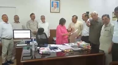 पंचकूला: गुरुरविदाससभा बिटना पिंजौर द्वारा भवन में हॉल बनाने को लेकर सहायता राशि के लिए प्रशासन को सौंपा ज्ञापन,सेक्टर 1