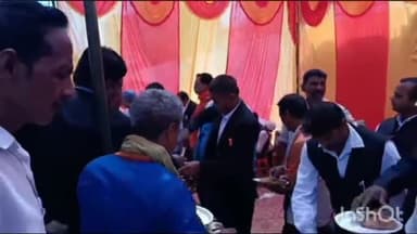 गोंडा: शहर के विभिन्न चौराहों पर जेष्ठ माह के दूसरे बड़े मंगलवार पर हुआ भंडारे का आयोजन