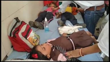 बिंद: जहाना मोड़ के समीप स्कूल वाहन और मोटरसाइकिल में हुई टक्कर, स्कूली बच्चे समेत 11 लोग हुए घायल