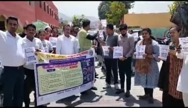 पंचकूला: कालका में स्वास्थ्य निरीक्षक संदीप कुमार ने कहा- स्कूल का हर छात्र डेंगू के प्रति जागरूकता अभियान का ब्रांड एंबेस्डर है