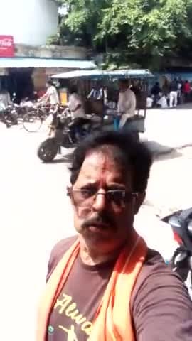 निगोही,हरदयाल नगर के जय सिंह ने बताया उनके लडके को कुछ लोगों ने मार डाला और पुलिस की निष्क्रियता के चलते हमे भी धमका रहे