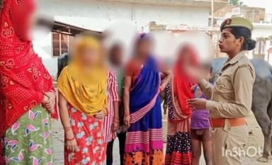 गोंडा: खरगूपुर में एंटी रोमियो टीम ने 'मिशन शक्ति' अभियान के तहत चलाया जागरूकता अभियान, महिलाओं एवं बालिकाओं को किया जागरूक