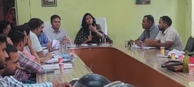 मुंगावली: नगर परिषद मुंगावली के सभा कक्ष में ब्‍लॉक स्‍तरीय बैंकर्स स्‍तरीय समिति की बैठक हुई आयोजित, कई अधिकारी रहे मौजूद