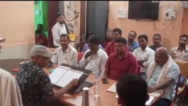 कुर्सेला: प्रखंड के प्रशाल भवन में बीडीओ की अध्यक्षता में ठोस व तरल अपशिष्ट प्रबंधन लेकर हुई बैठक