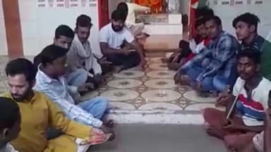 कर्नाटक में मिली जीत पर कांग्रेसियों ने राजेंद्र नगर के खेर माता मंदिर में हनुमान चालीसा का किया पाठ