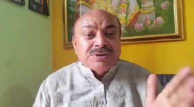 पटना ग्रामीण: भाजपा प्रवक्ता अरविंद सिंह ने पटना में कहा- रात में निशाचरी प्रवृत्ति के लोगों ने बाबा के पोस्टर पर कालिख पोता है