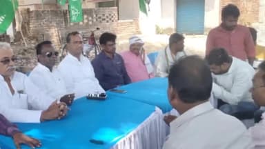 बलियापुर: करमा टाड़ में झामुमो के वरिष्ठ नेता रणधीर मंडल के नेतृत्व में पार्टी का सदस्यता अभियान चलाया गया