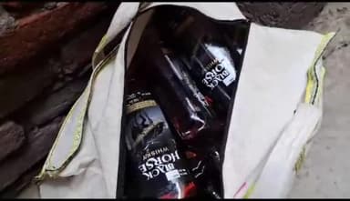 पटना ग्रामीण: दलदली रोड में उत्पाद विभाग की टीम ने की छापेमारी, भारी मात्रा में शराब हुआ बरामद