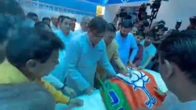 पंचकूला: विधानसभा अध्यक्ष ज्ञानचंद गुप्ता ने MP रतन लाल कटारिया की अंतिम यात्रा में शामिल होकर दी भावपूर्ण अंतिम विदाई