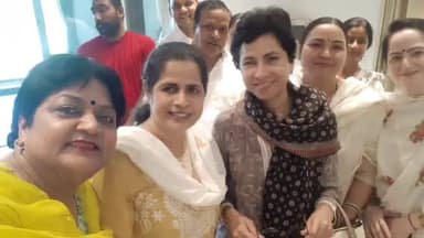 पंचकूला: पंचकूला में पूर्व उपमुख्यमंत्री के घर पहुंची कांग्रेस की राष्ट्रीय नेता कुमारी शैलजा कार्यकर्ताओं से की मुलाकात