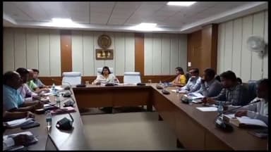 हज़ारीबाग: समाहरणालय भवन में तकनीकी विभाग की समीक्षा बैठक सम्पन्न।