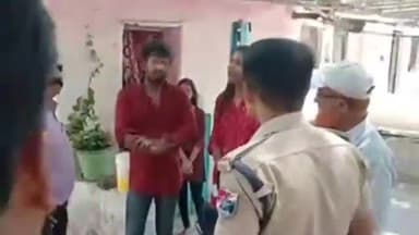 रतलाम नगर: रतलाम रेलवे वेलफेयर समिति ने रेलवे क्वार्टरों का किया वार्षिक सत्यापन, दो क्वार्टर के कर्मचारियों को दिया नोटिस