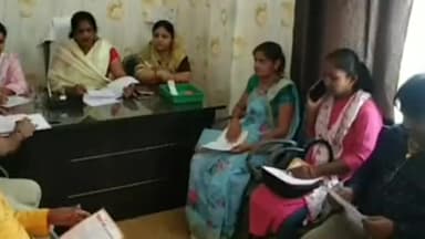 रतलाम नगर: नगर निगम शहरी गरीबी उन्मूलन प्रकोष्ठ सलाहकार समिति की बैठक समिति कक्ष में प्रभारी अनिता  की अध्यक्षता में हुई संपन्न