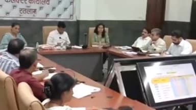 रतलाम नगर: कलेक्टर ने मुख्यमंत्री जनसेवा अभियान के दूसरे चरण में खसरा खतौनी नक्शा वितरित करने के सभी अधिकारी को दिए निर्देश