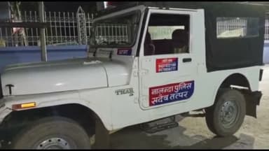 बिहार: टिकूली पर मोहल्ला में गाय चोरी के आरोप में एक युवक को पकड़कर किया गया पुलिस के हवाले