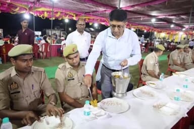 बुलंदशहर: जनपद बुलंदशहर में निकाय चुनाव सकुशल संपन्न होने पर पुलिस लाइन में किया गया बड़ा खाना आयोजित