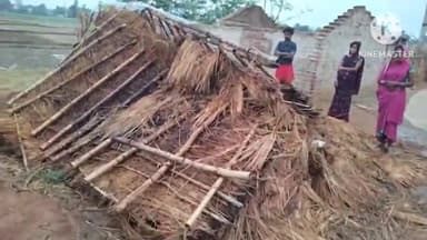 बेलहर: आंधी-तूफान और बारिश से बेलहर प्रखंड क्षेत्र में कई जगह आवागमन हुआ बाधित, फूस और करकट के छप्पर उड़े