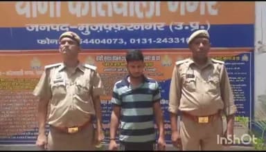 मुज़फ्फरनगर: खालापार चौकी प्रभारी के द्वारा जुआ अधिनियम में वारंटी एक आरोपी को दबिश के दौरान उसके ही मकान से किया गया गिरफ्तार