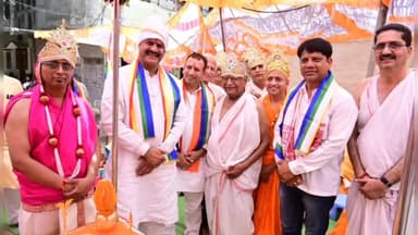 ग्राम बालसमुद के दिगम्बर जैन मंदिर में वेदी प्रतिष्ठा कार्यक्रम में साथियों सहित सम्मिलित हुए।

#atmarampatel