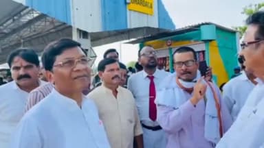 लोहरदगा: लोकसभा सांसद सुदर्शन भगत ने लोहरदगा रेलवे स्टेशन के विकास कार्यों का किया अवलोकन, रेलवे अधिकारी को दिए कई दिशा-निर्देश