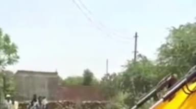 नैनवां: फुलेता में तेजाजी परिसर को अतिक्रमण मुक्त कराया,पुलिस जाप्ते के सहयोग से पंचायत प्रशासन ने की कार्यवाही