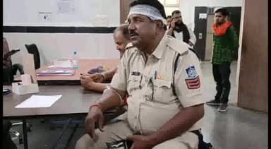 छतरपुर नगर: सटई रोड पर बाइक सवार पुलिस आरक्षक को चार पहिया वाहन ने मारी टक्कर घायल जिला अस्पताल में भर्ती