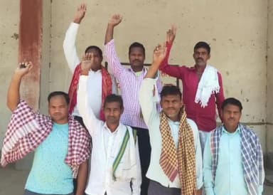 नबीनगर: मजदूरी बढ़ाने की मांग को लेकर खाद गोदाम नबीनगर में कार्यरत मजदूर हड़ताल पर