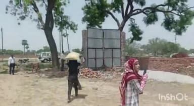 टूंडला: गांव मोहम्मदाबाद में कुछ लोगों के द्वारा अवैध रूप से लगाई गई बाउंड्री वॉल को प्रशासन ने कराया ध्वस्त