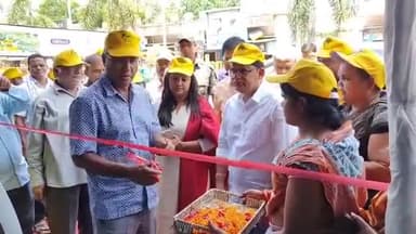 ବରଗଡ: ଏସପି ଅଫିସ ଛକ ସମ୍ବଲପୁରୀ ବସ୍ତ୍ରାଳୟ ପରିସରରେ ଗାଁ ଆମ୍ବ ପସରାକୁ ଉଦଘାଟନ କଲେ ପଶ୍ଚିମ ଓଡ଼ିଶା ବିକାଶ ପରିଷଦ ଅଧ୍ୟକ୍ଷ, ରଖିଲେ ପ୍ରତିକ୍ରିୟା