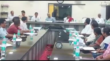 ବରଗଡ: DRDA ସମ୍ମିଳନୀ କକ୍ଷରେ ଜିଲ୍ଲାର ଉନ୍ନତି ମୂଳକ କାର୍ଯ୍ୟକୁ ନେଇ ଏକ ବୈଠକ ଅନୁଷ୍ଠିତ