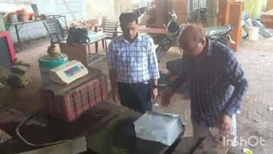 रतलाम नगर: बरबड़ स्थित व्यास आइस फैक्ट्री से खाद्य एवं औषधि विभाग के दल ने कुल्फी और बर्फ के लिए नमूने, जांच हेतु भेजा प्रयोगशाला